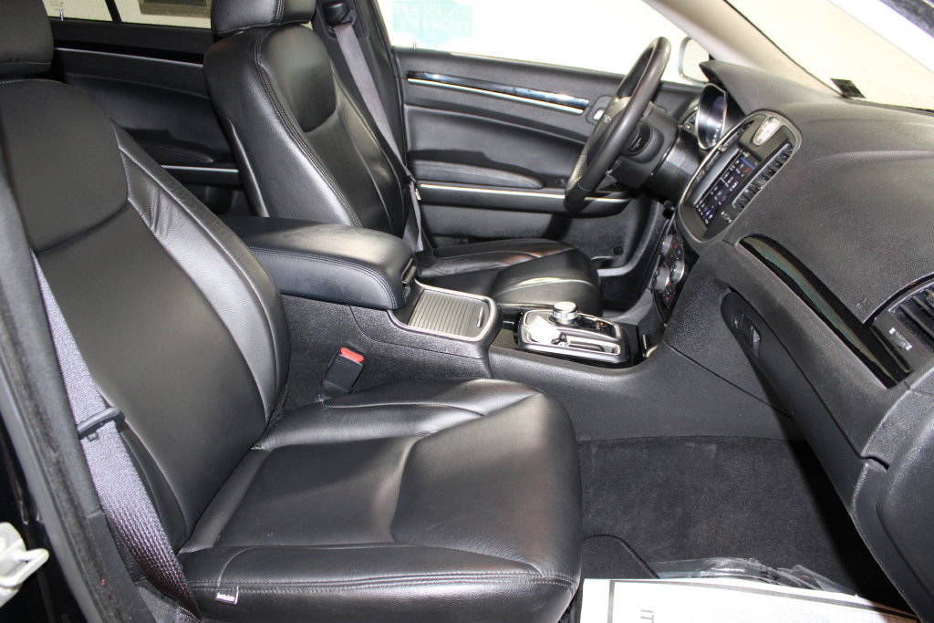 Used 2023 Chrysler 300 Touring AWD/4WD image 24