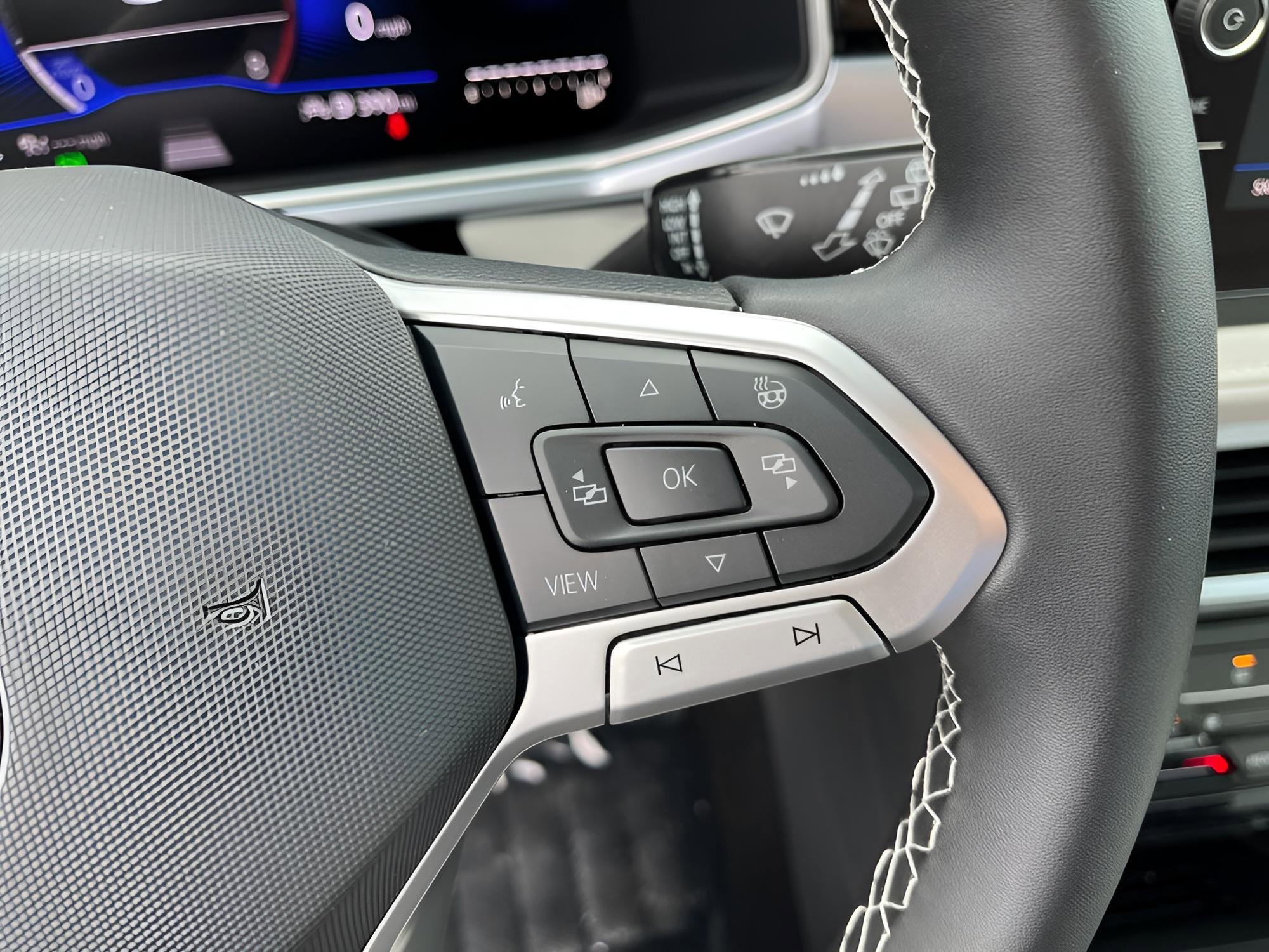 New 2025 Volkswagen Taos SE image 14