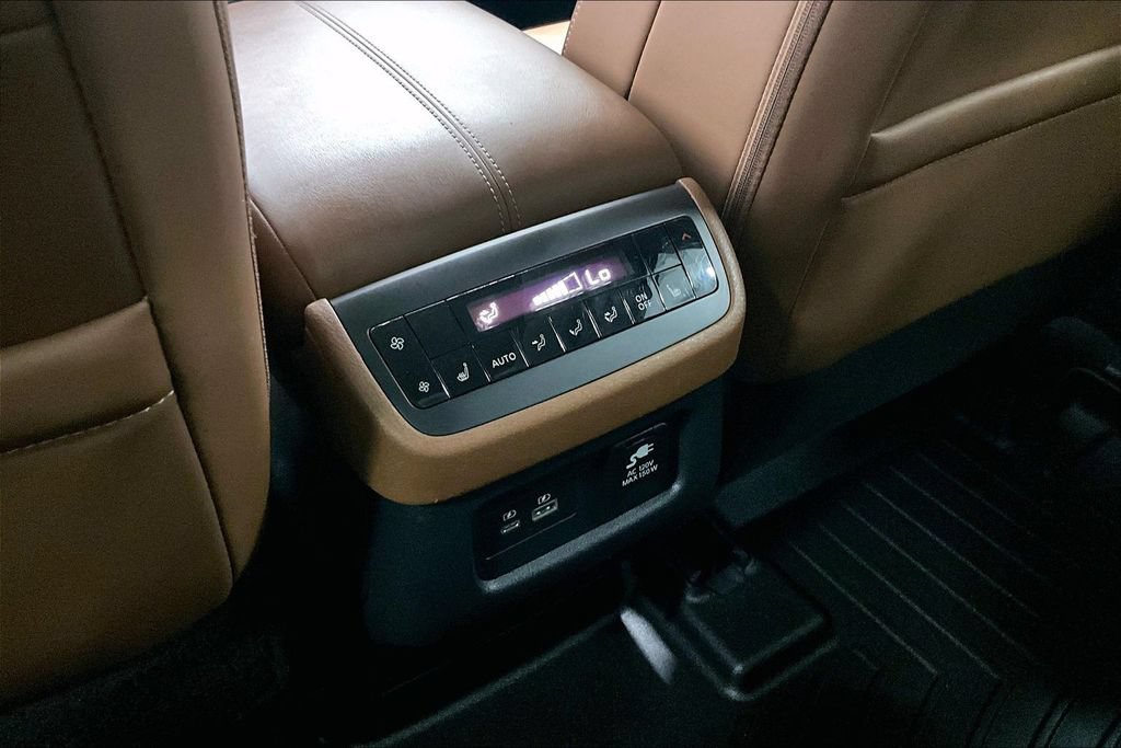 Used 2023 Nissan Pathfinder Platinum FWD image 30