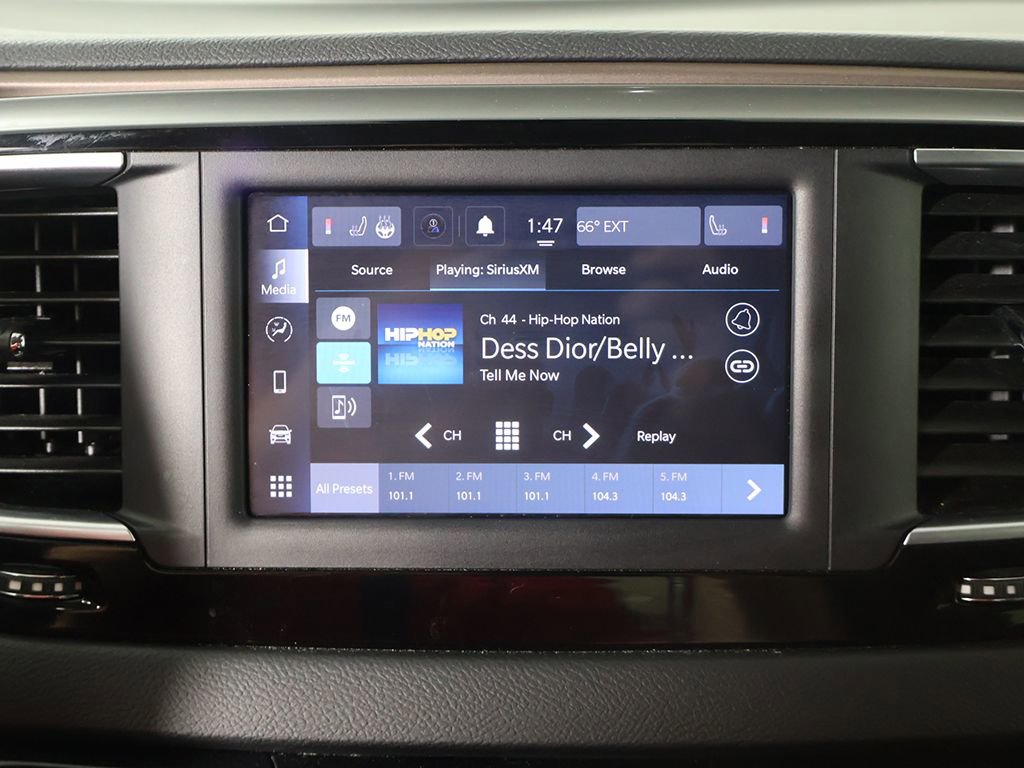 Used 2023 Chrysler Voyager LX image 41