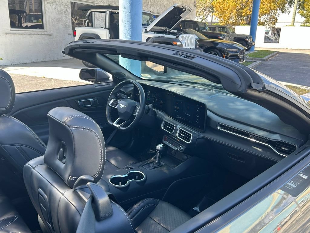 Used 2025 Ford Mustang Premium RWD image 29