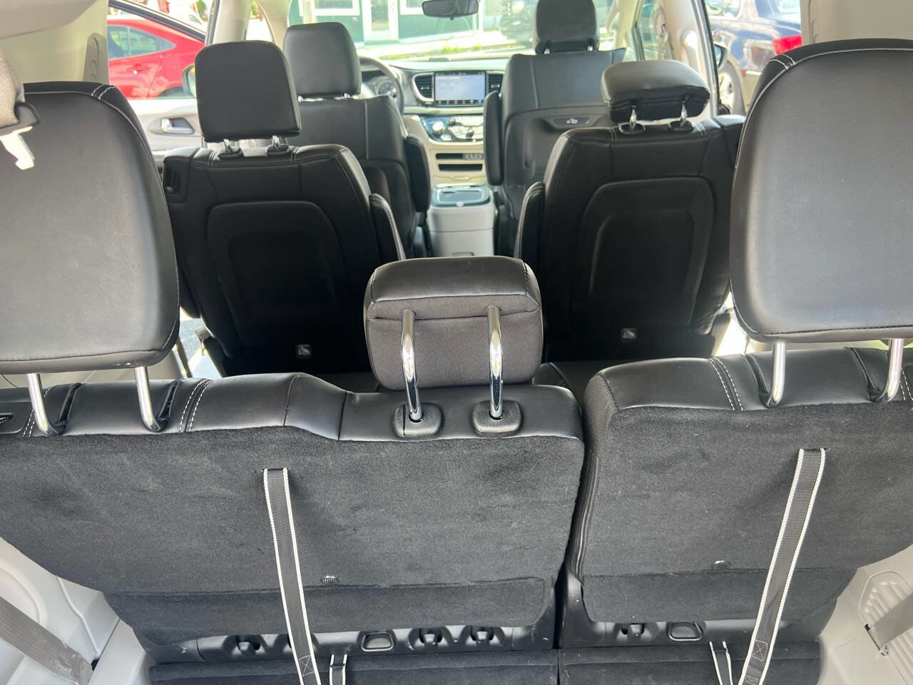 Used 2023 Chrysler Pacifica Touring-L image 20