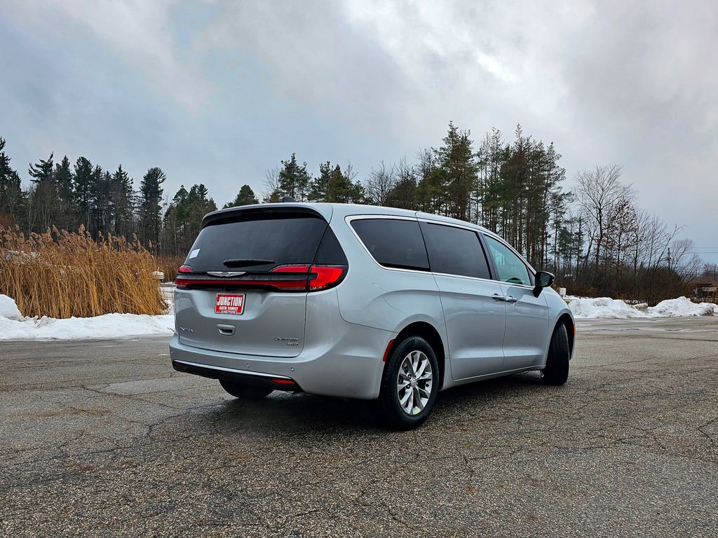 New 2026 Chrysler Pacifica Limited image 5