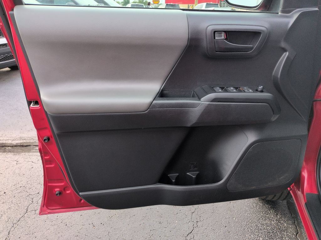 Used 2022 Toyota Tacoma SR AWD/4WD image 10