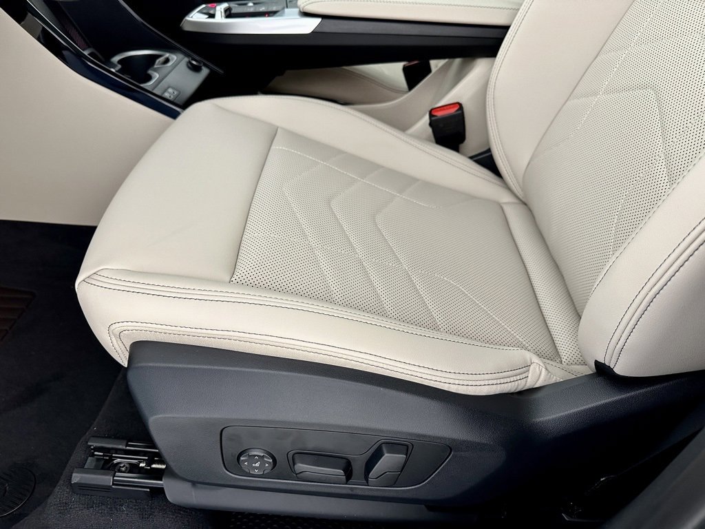 New 2025 BMW X1 xDrive28i w/ Premium Package image 13