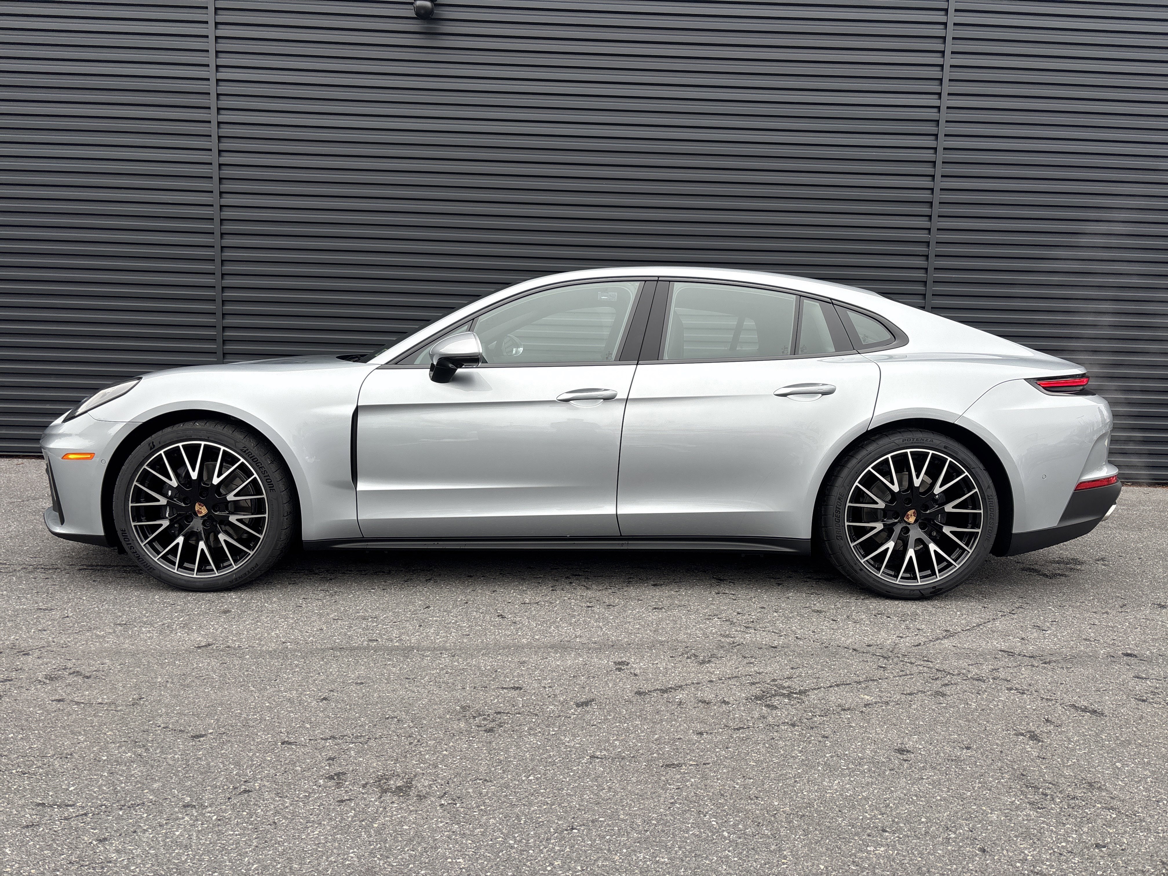 New 2026 Porsche Panamera image 2