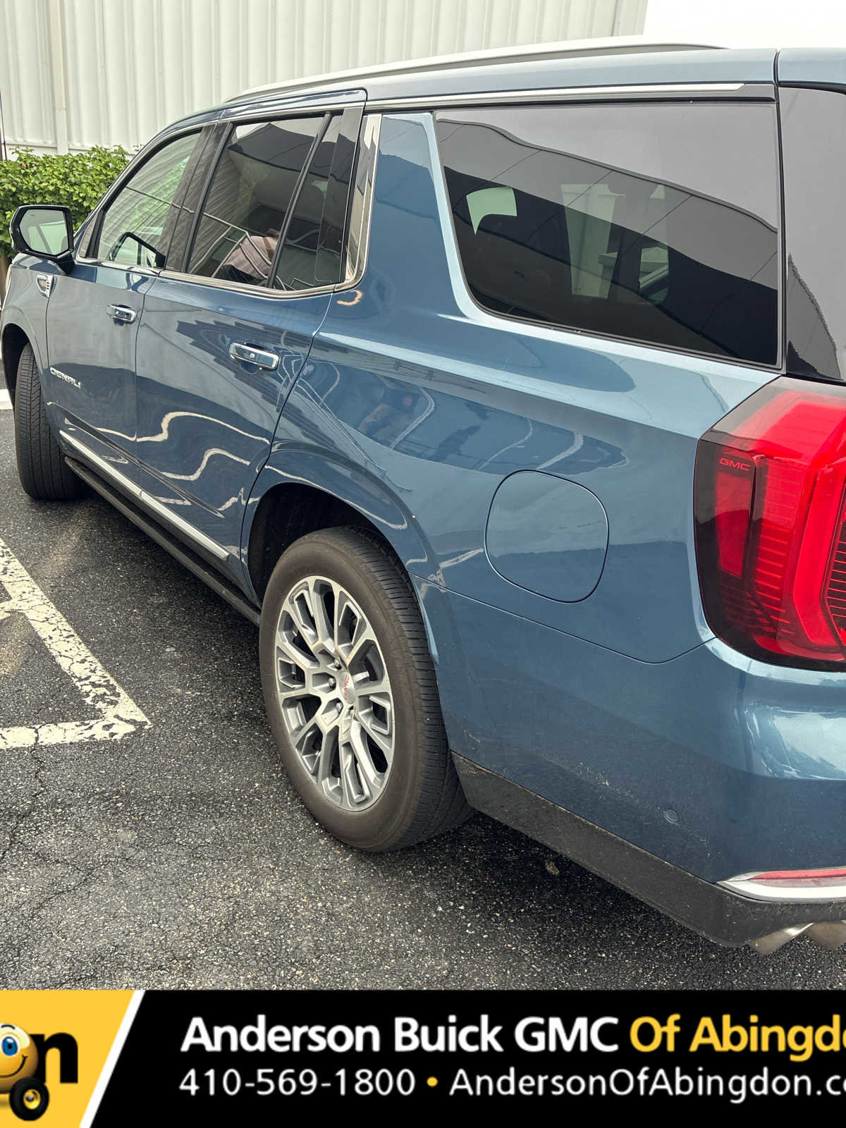 Used 2025 GMC Yukon Denali w/ Sun & Power Step Package
