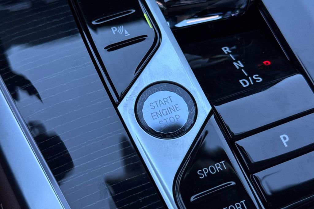 New 2026 BMW X7 M60i w/ Executive Package image 26