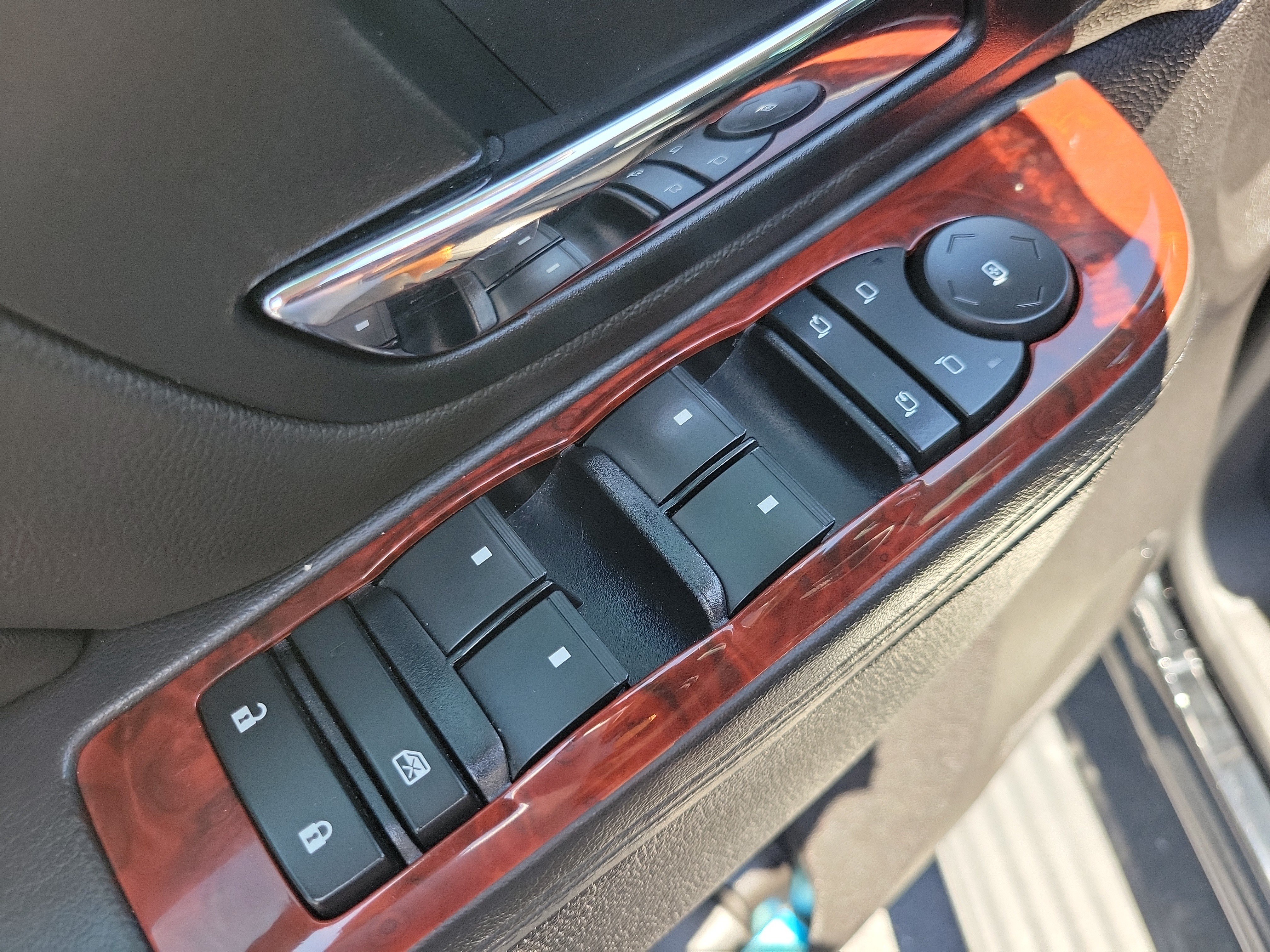 Used 2014 Cadillac Escalade Premium RWD image 17