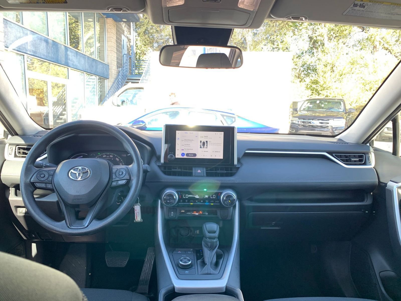 Used 2025 Toyota RAV4 LE image 32