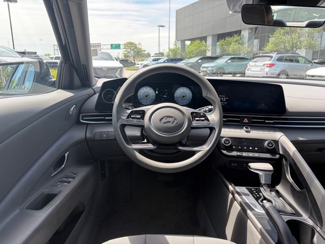 Used 2024 Hyundai Elantra SEL FWD video 3