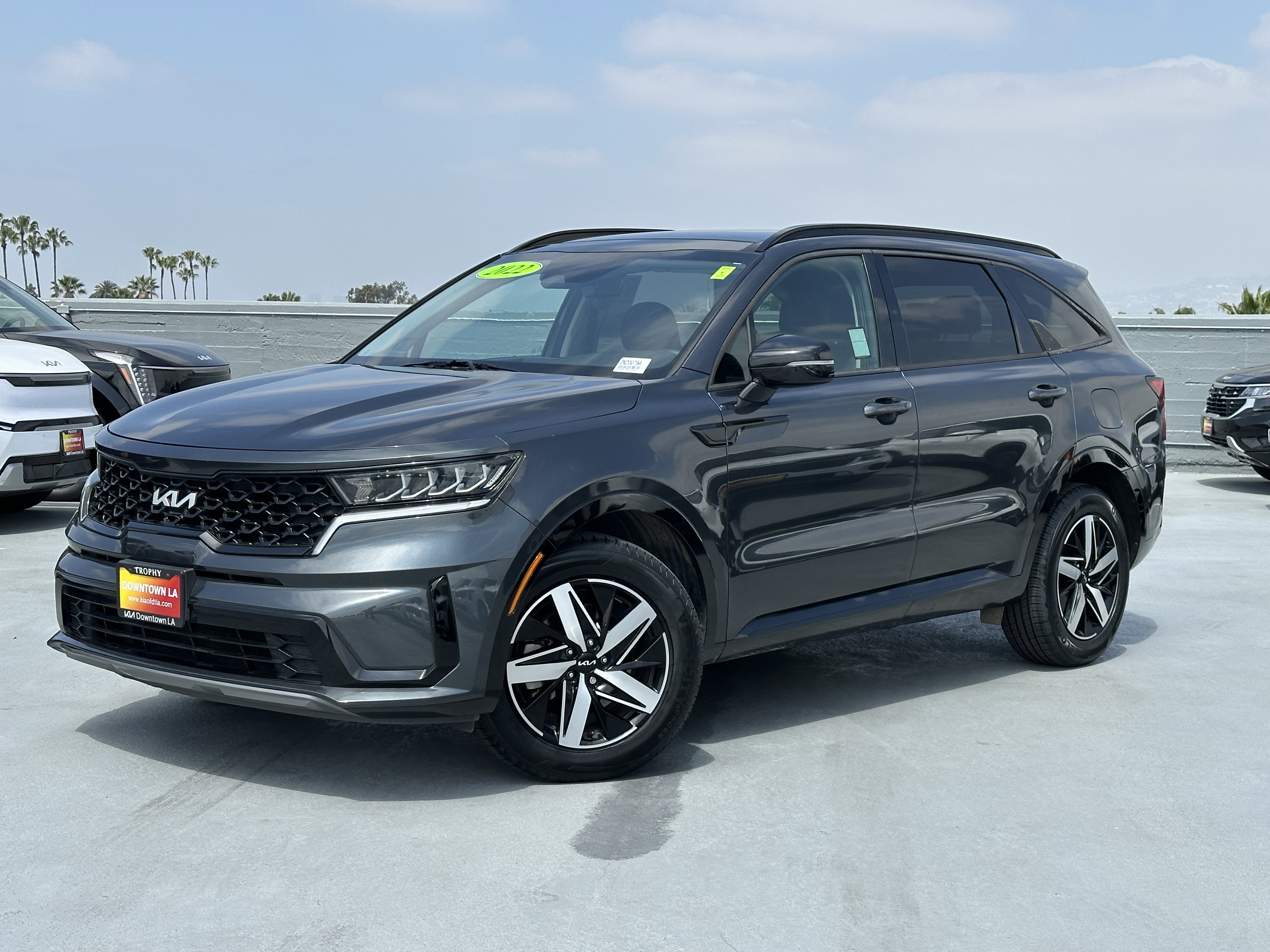 Used 2022 Kia Sorento S w/ Panoramic Sunroof Package FWD image 2