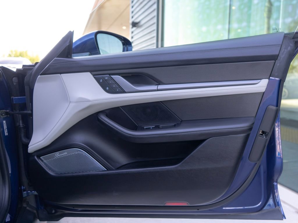 Used 2022 Porsche Taycan Turbo S image 32