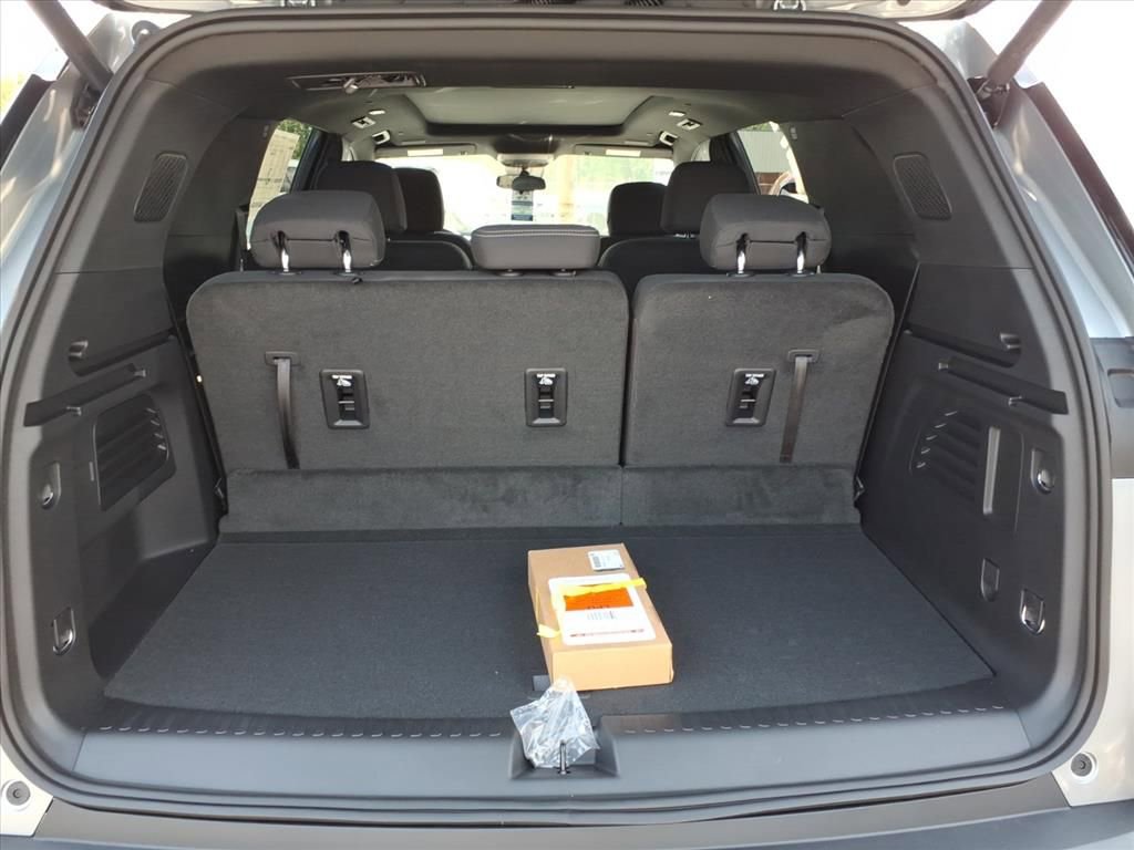 New 2026 Chevrolet Traverse LT w/ Sun and Wheel Package image 15