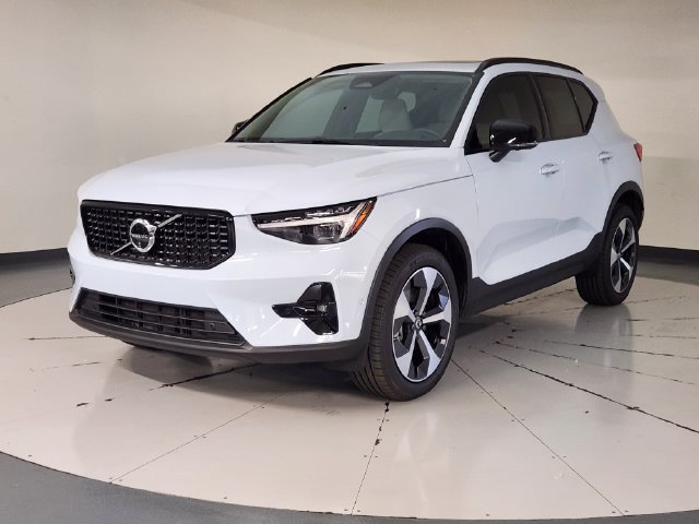 Certified 2026 Volvo XC40 B5 Plus w/ Protection Package Premier AWD/4WD image 1