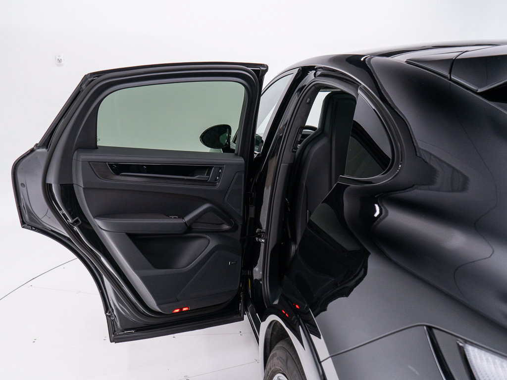 Certified 2026 Porsche Cayenne GTS AWD/4WD image 21