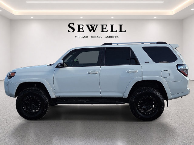 Used 2022 Toyota 4Runner SR5 Premium w/ Moonroof Package AWD/4WD image 2