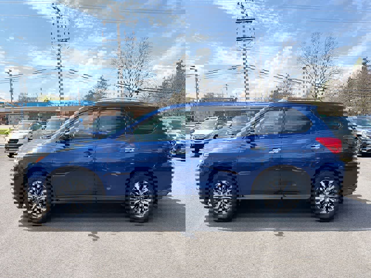 Used 2017 Nissan Pathfinder SV AWD/4WD image 10