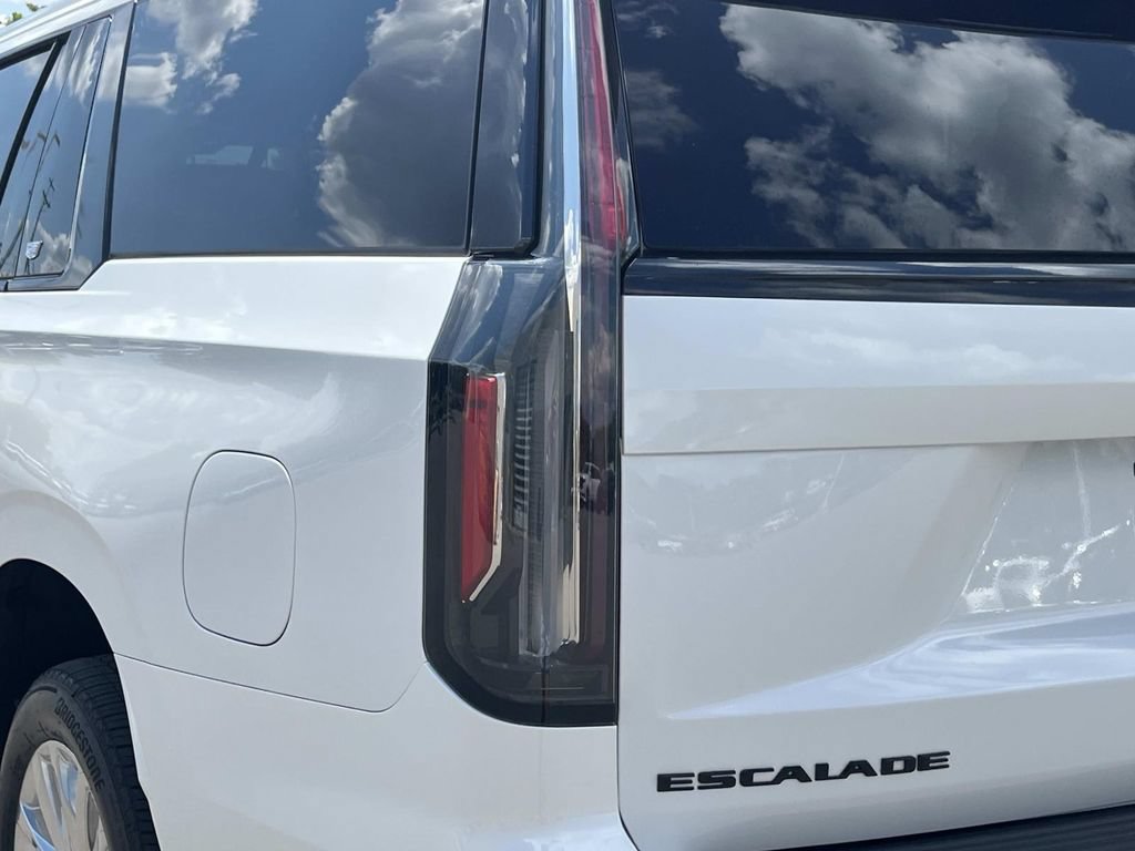 Certified 2024 Cadillac Escalade ESV Premium Luxury AWD/4WD image 11