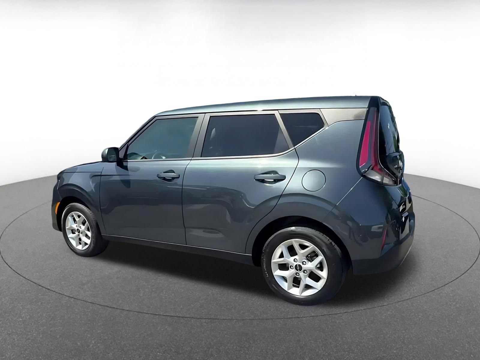 Used 2025 Kia Soul LX w/ LX Technology Package FWD image 9