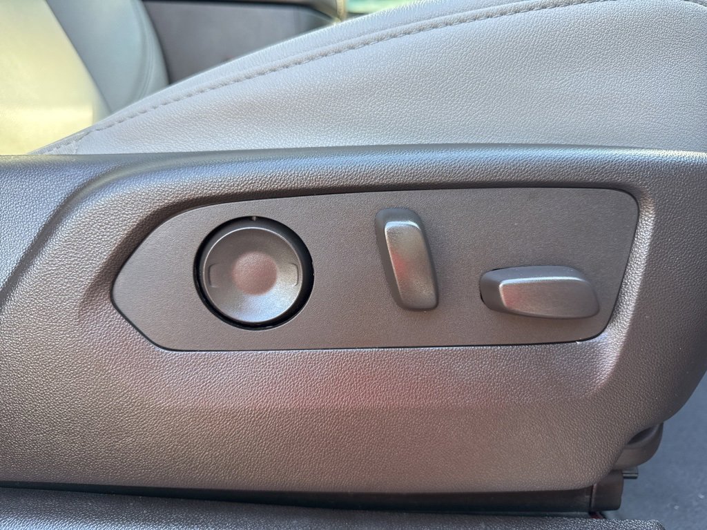 Used 2023 Chevrolet Tahoe Z71 w/ Luxury Package image 33