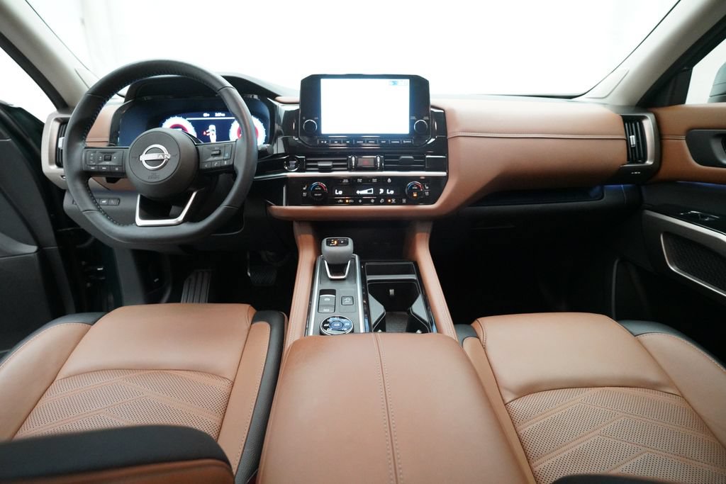Used 2025 Nissan Pathfinder Platinum AWD/4WD image 5