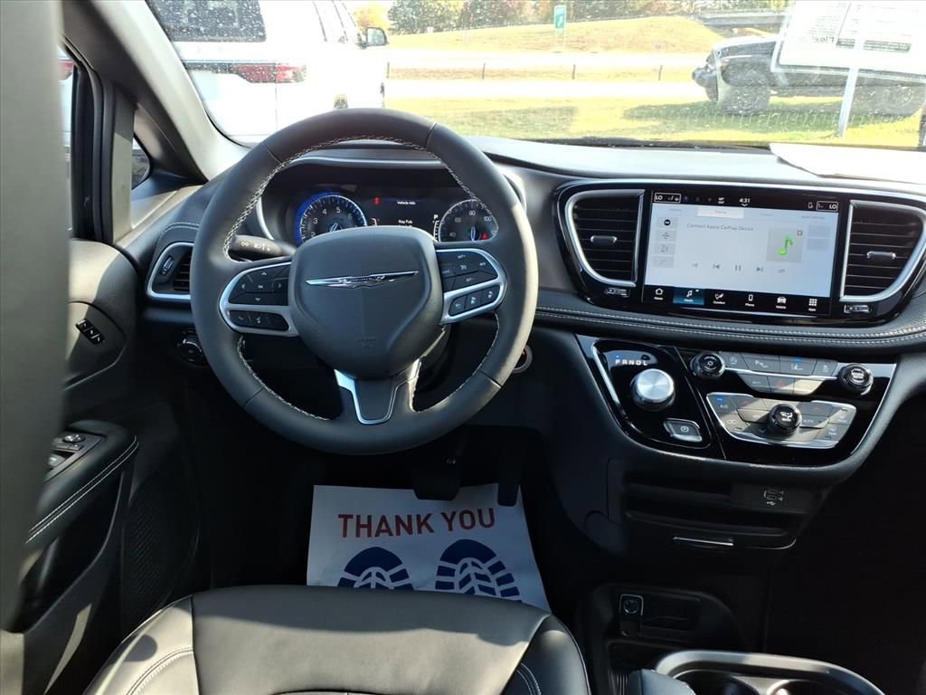 New 2026 Chrysler Pacifica Select image 10
