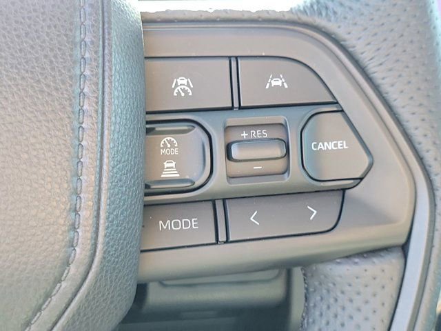 Used 2025 Toyota Tacoma TRD Pro AWD/4WD image 32