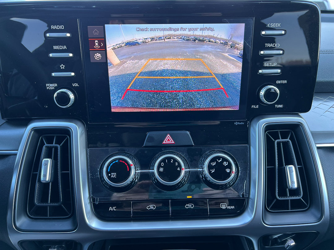 Used 2023 Kia Sorento LX image 42