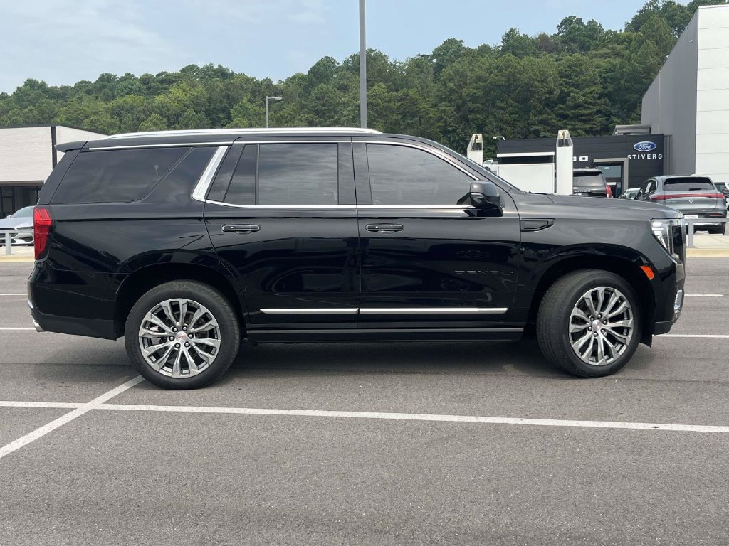 Used 2021 GMC Yukon Denali w/ Denali Premium Package AWD/4WD image 2
