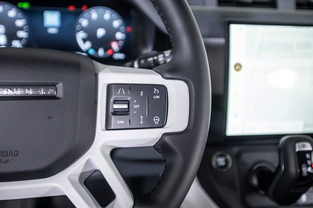 Used 2026 Land Rover Defender 110 X-Dynamic SE image 36