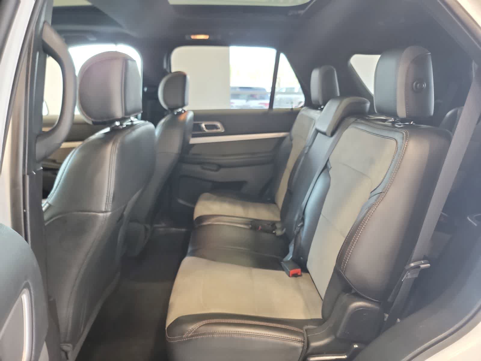 Used 2017 Ford Explorer XLT w/ Equipment Group 202A AWD/4WD image 25