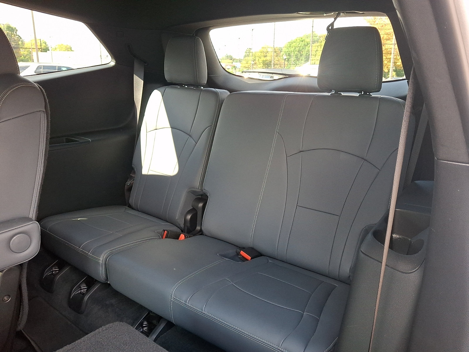 Used 2023 Buick Enclave Essence AWD/4WD image 10