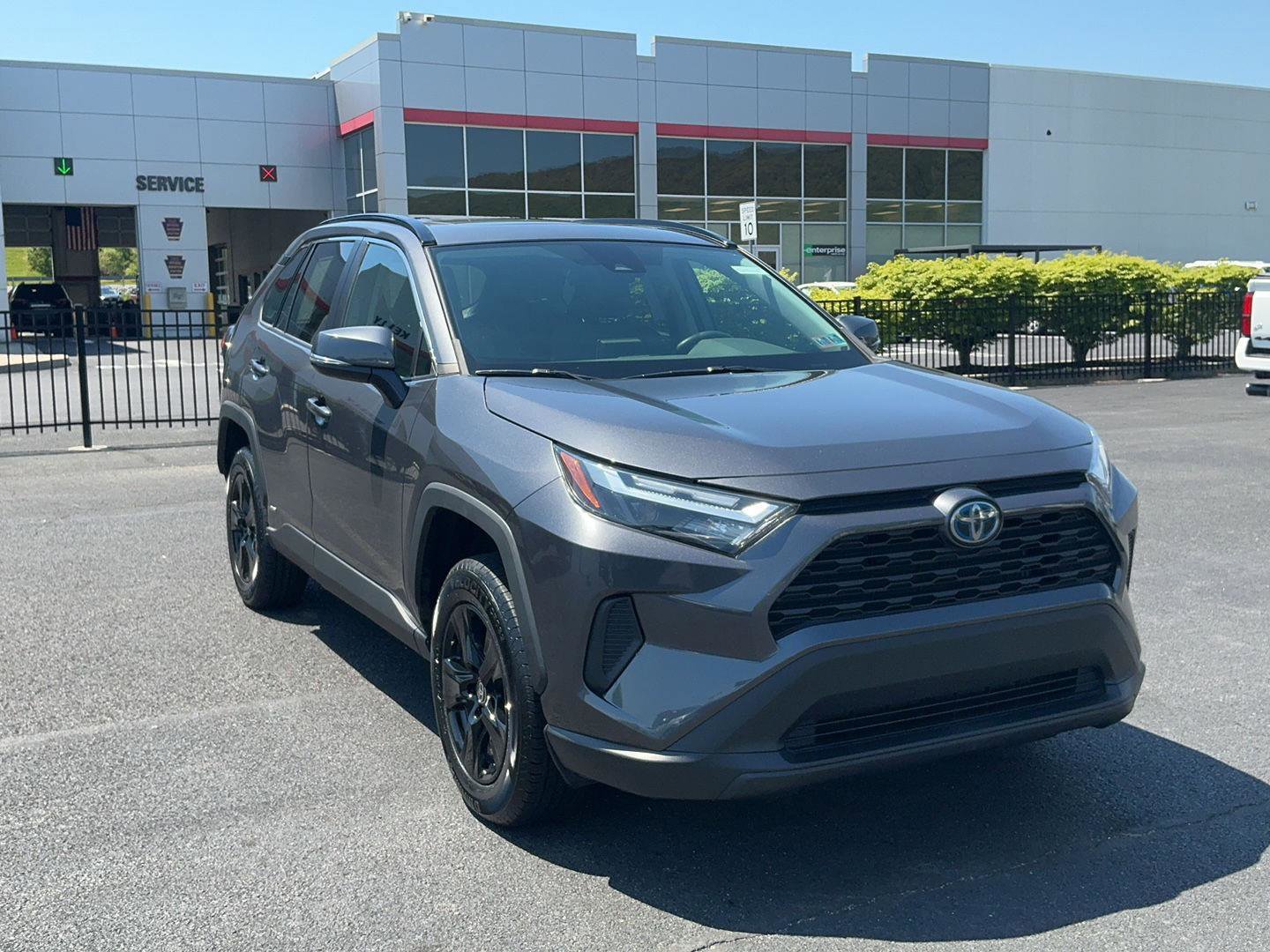 Certified 2022 Toyota RAV4 XLE w/ Convenience Package AWD/4WD image 3