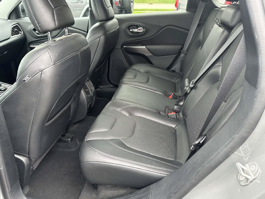 Used 2020 Jeep Cherokee Limited AWD/4WD image 12