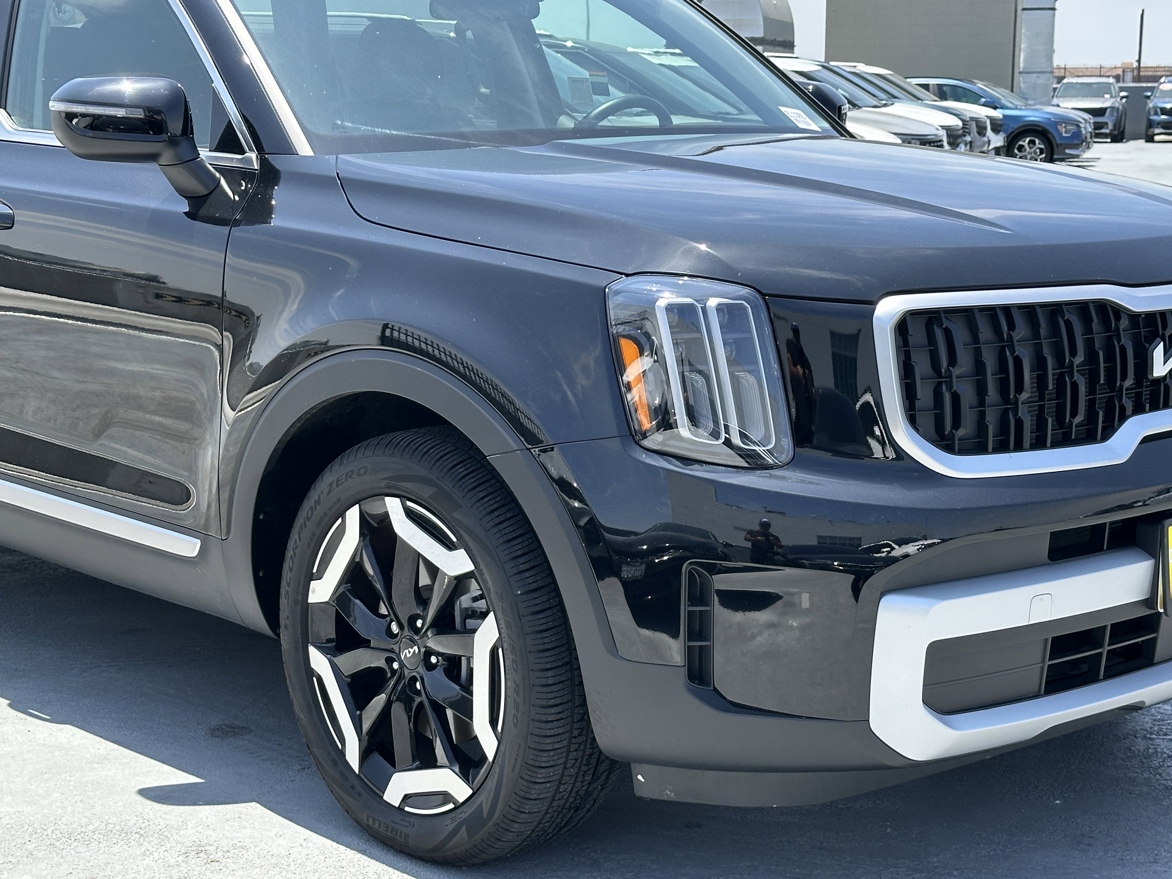 Certified 2025 Kia Telluride EX FWD image 11