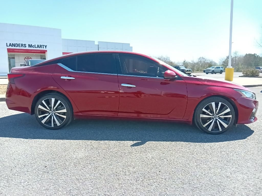 Used 2022 Nissan Altima 2.5 Platinum image 2