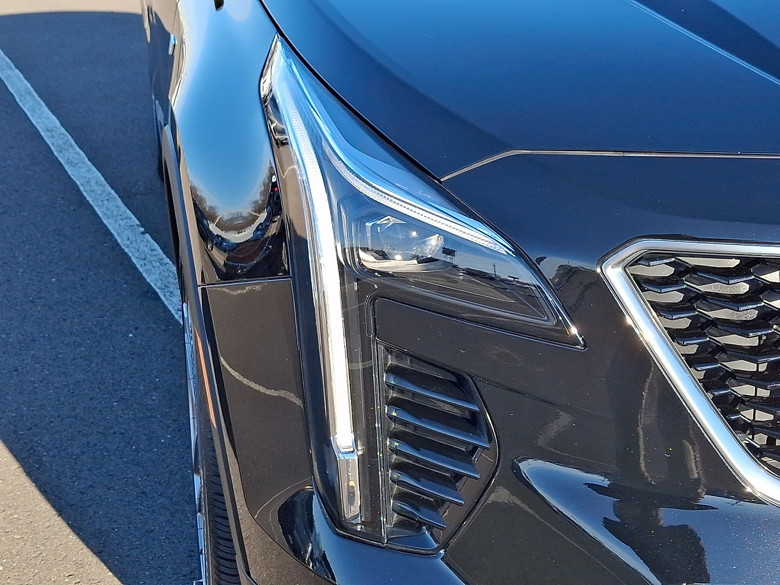 Used 2023 Cadillac XT4 Sport w/ Cold Weather Package image 9