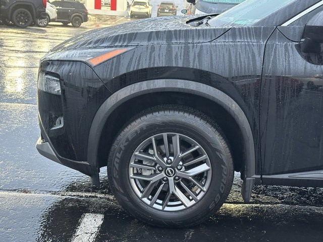 Used 2023 Nissan Rogue S image 7