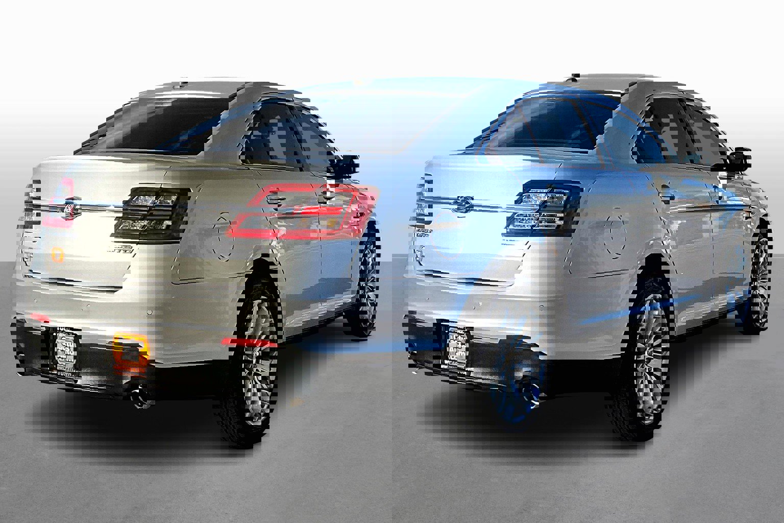 Used 2017 Ford Taurus Limited image 2