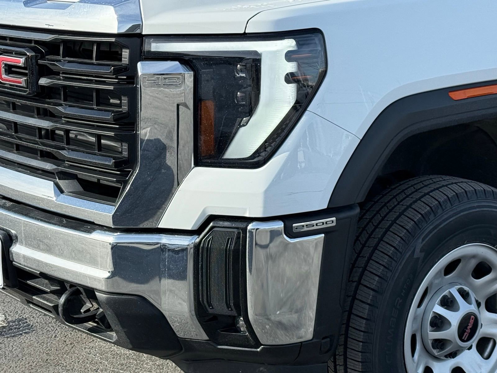 Used 2024 GMC Sierra 2500 Pro w/ Convenience Package image 9