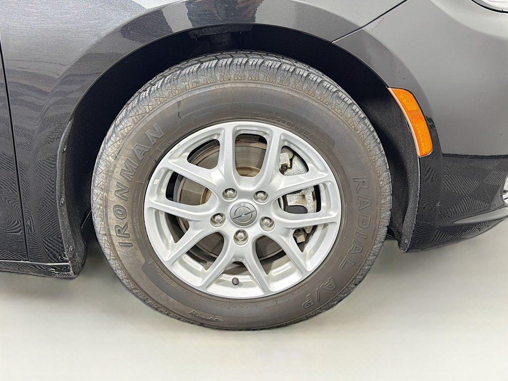 Used 2022 Chrysler Pacifica Touring-L FWD image 33