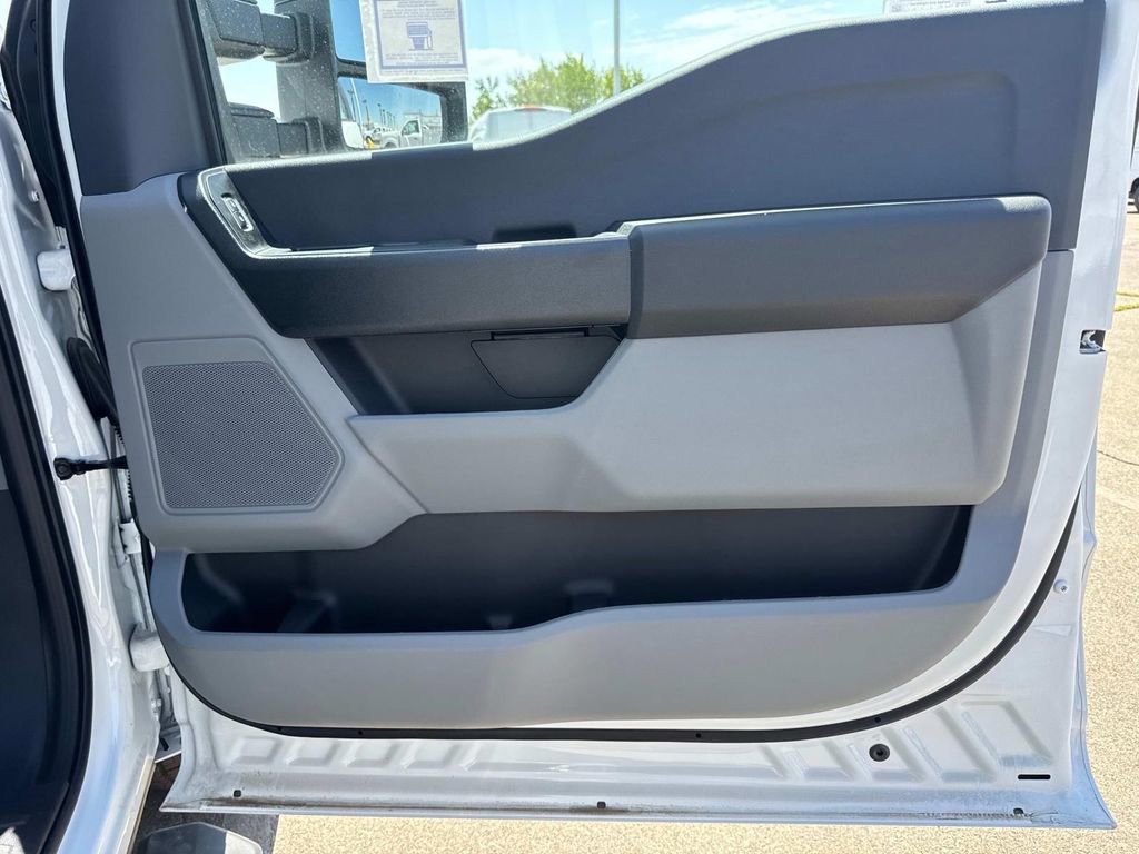 New 2025 Ford F350 XL w/ XL Chrome Package RWD image 21