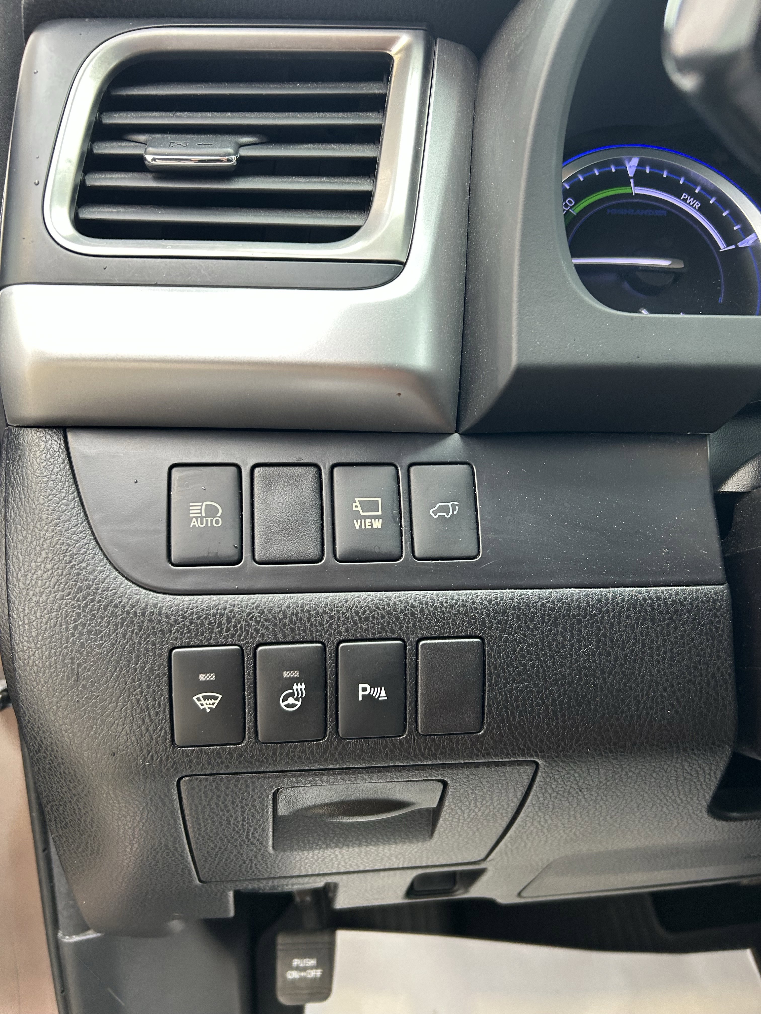 Certified 2018 Toyota Highlander Limited Platinum image 17