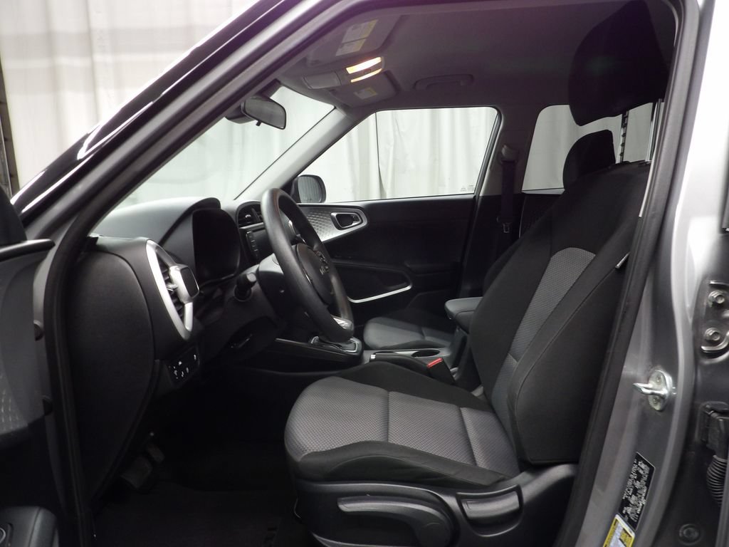 Used 2022 Kia Soul LX w/ Technology Package FWD image 11