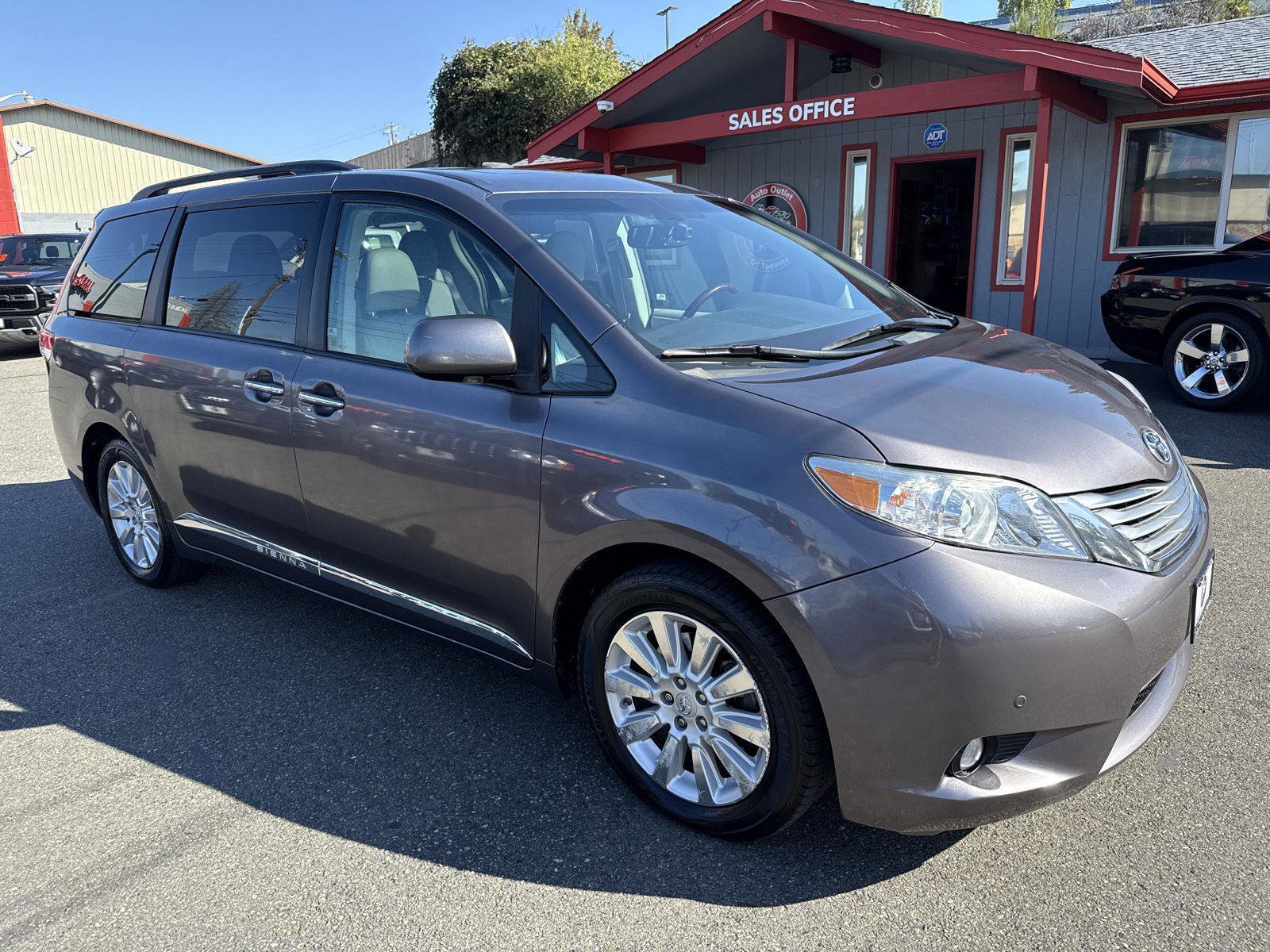 Used 2011 Toyota Sienna Limited image 7