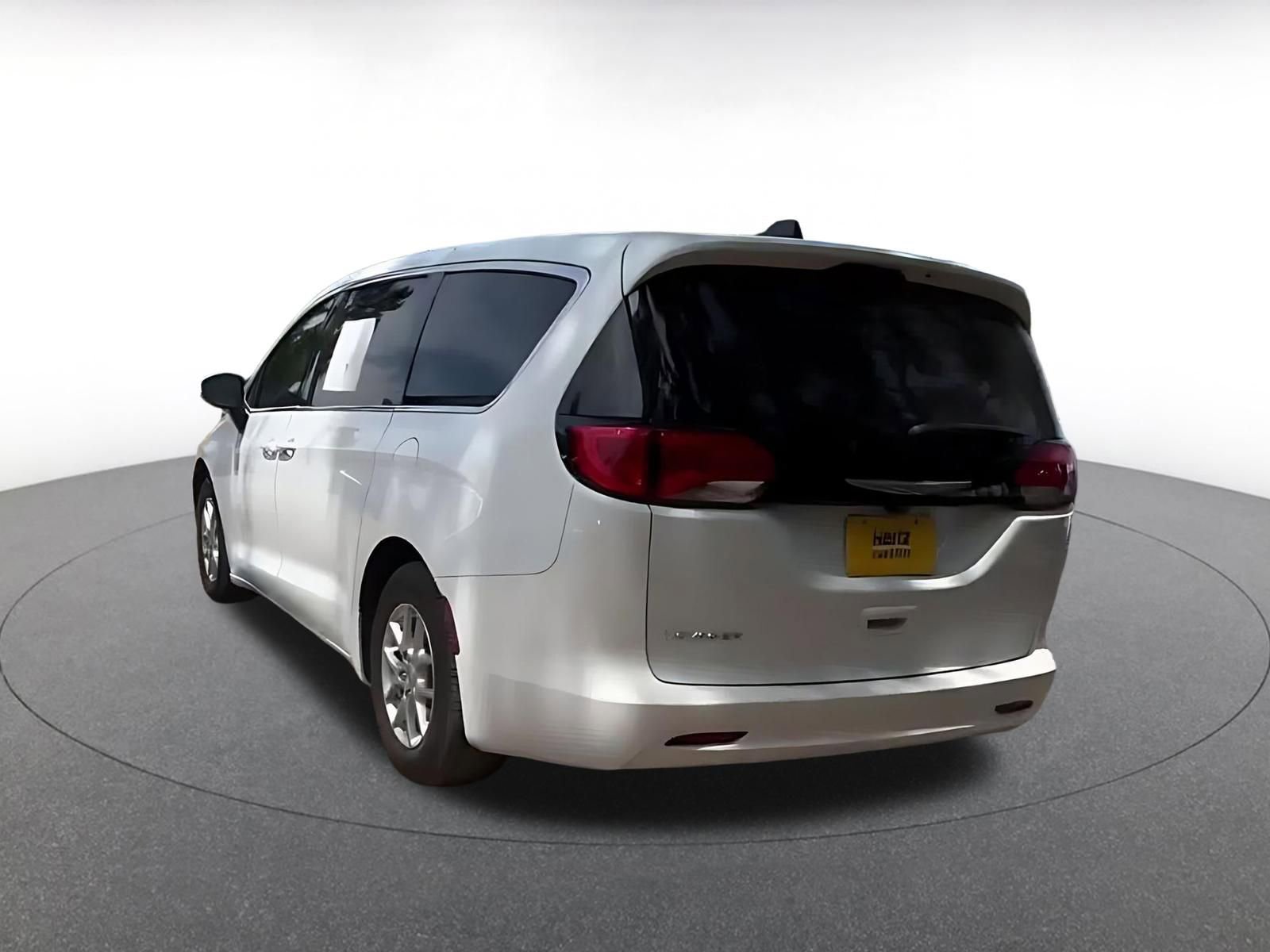 Used 2023 Chrysler Voyager LX FWD image 11