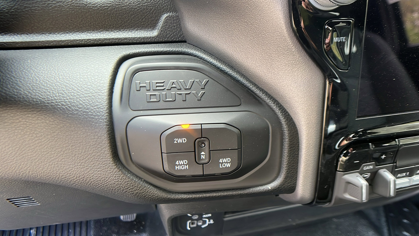 New 2025 RAM 5500 4x4 Regular Cab image 24