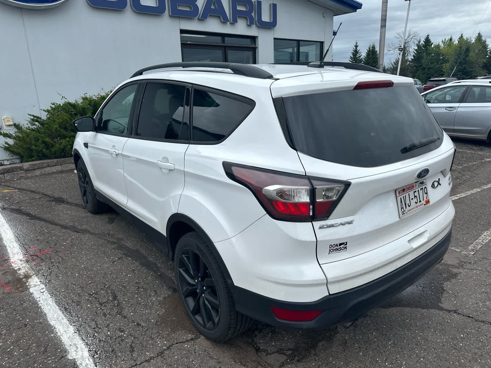 Used 2018 Ford Escape SE w/ SE Sport Appearance Package AWD/4WD image 3