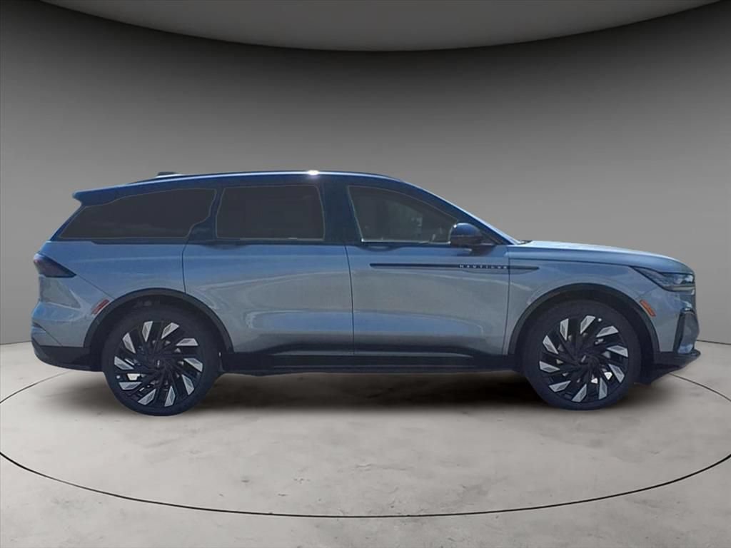 New 2025 Lincoln Nautilus Reserve w/ Jet Appearance Package AWD/4WD image 9